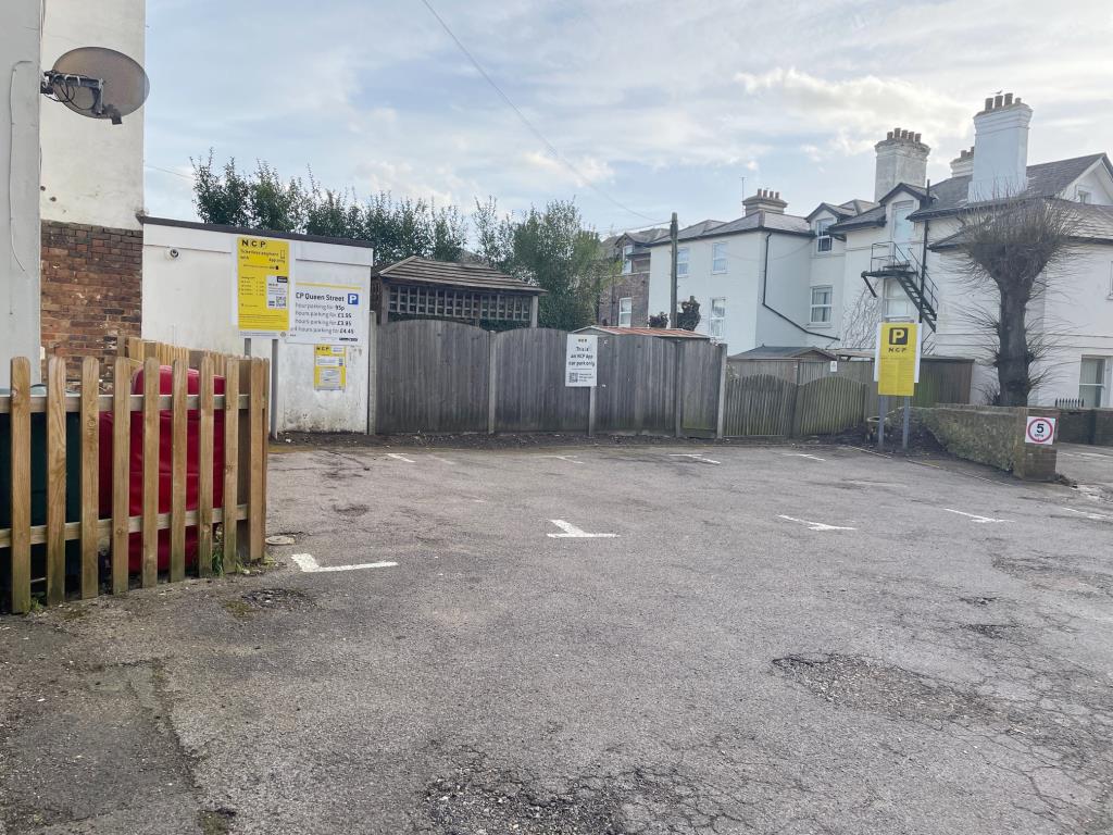 Lot: 18 - TOWN CENTRE CAR PARK - General view of parking area